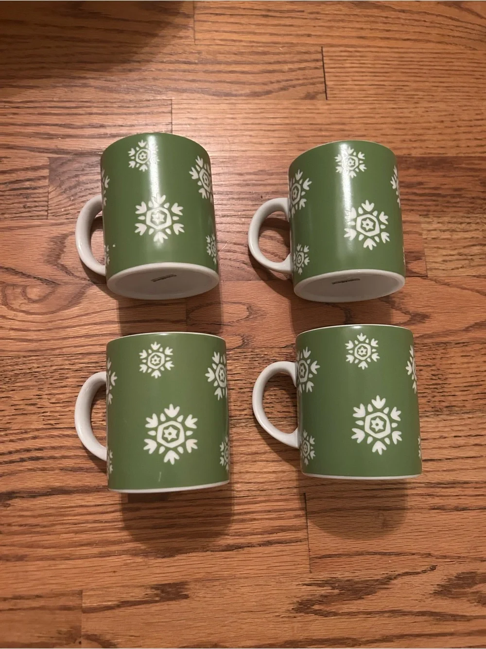 Crate&Barrel Lot of 4 Holiday/Christmas/Xmas Themed Snowman Patterned Mugs